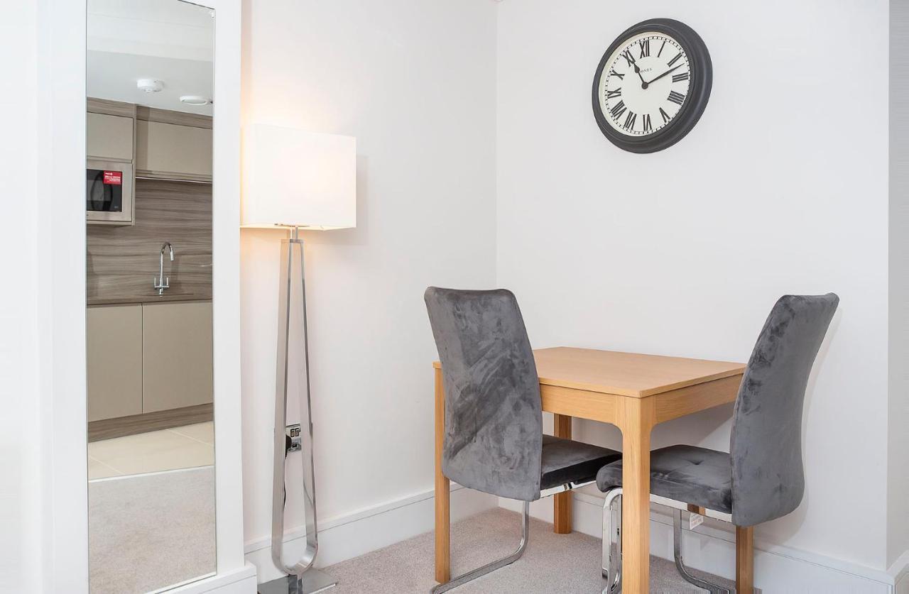 Waters Edge At Cocoa Suites York Eksteriør billede
