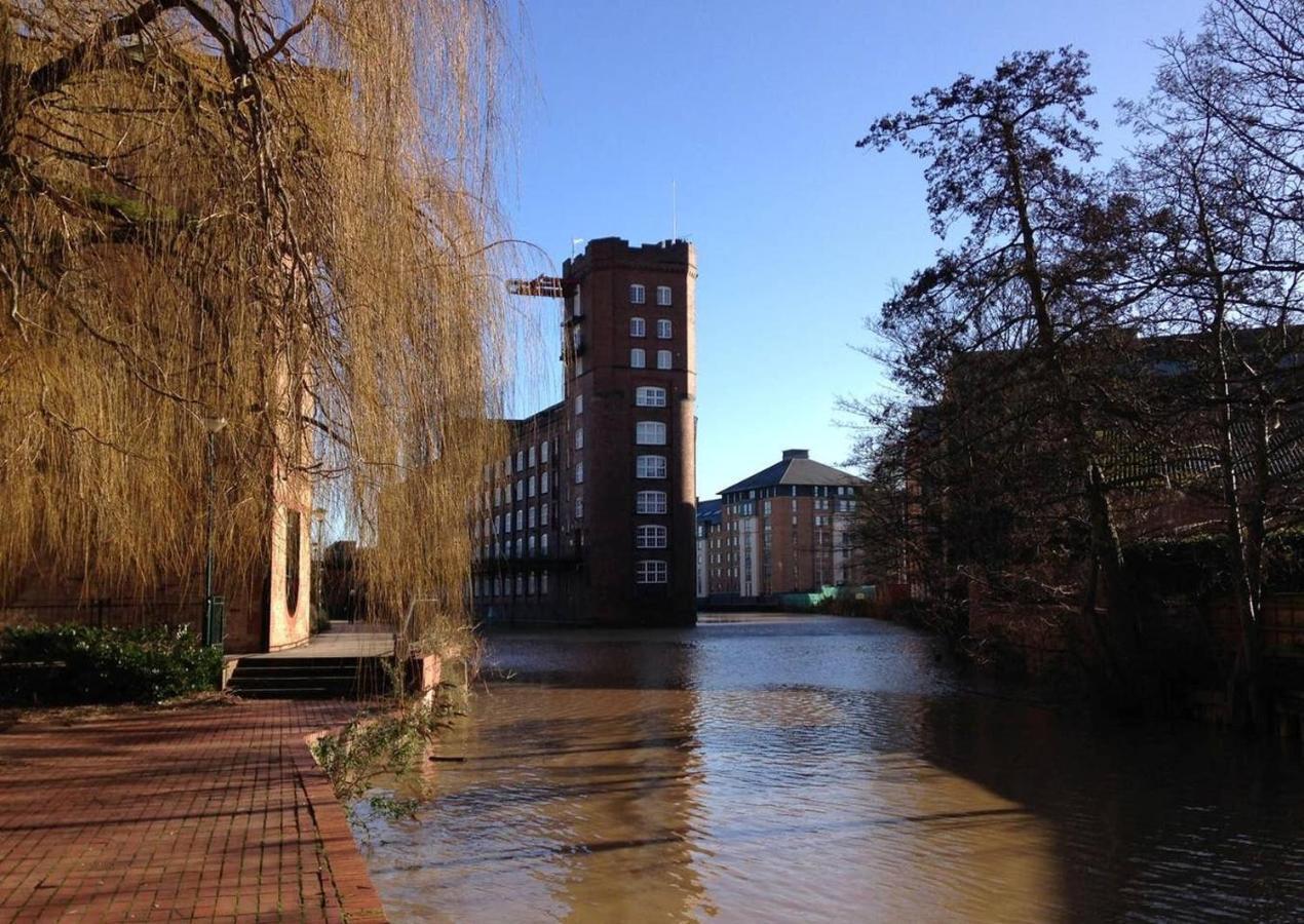 Waters Edge At Cocoa Suites York Eksteriør billede